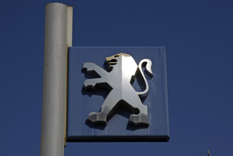 Psa: de rovira remplace de chatillon comme directeur financier