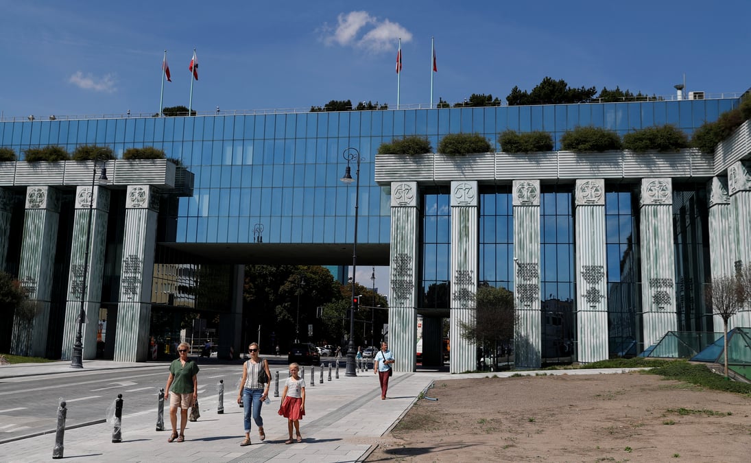 Varsovie revient sur la reforme de la cour supreme