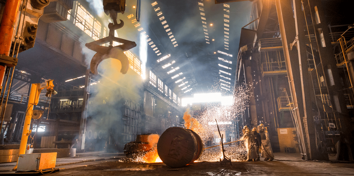 Opération de chalumage dans l'usine de Saint-Marcel, en Saône-et-Loire