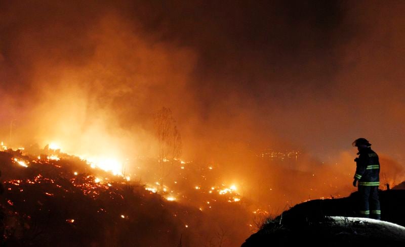 L'incendie toujours pas maîtrisé à Valparaiso au Chili