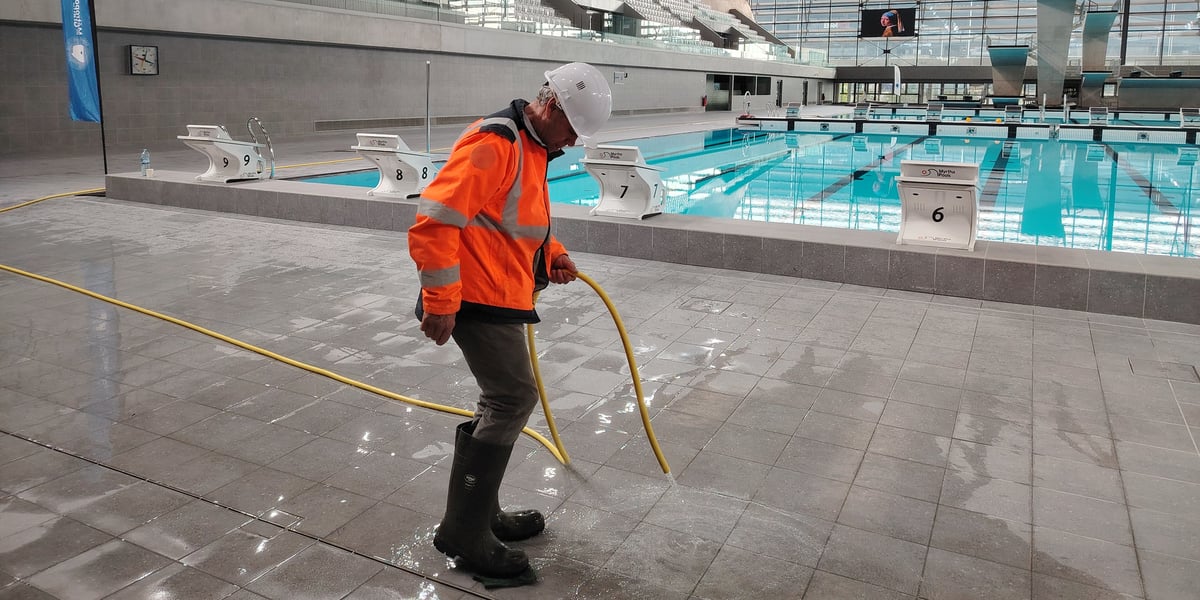 Avant d'accueillir la population locale, le centre aquatique olympique a été le théâtre des épreuves de natation artistique, de plongeon et de water-polo pendant les JOP de Paris.