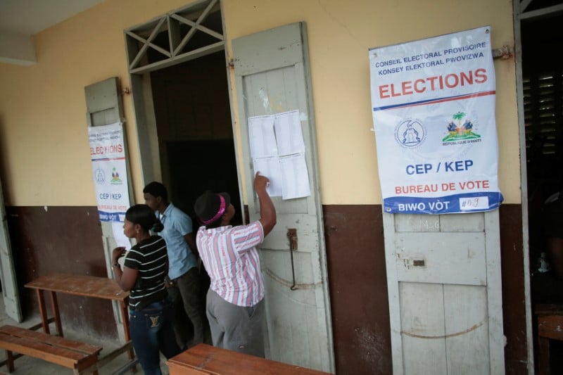 Les haitiens commencent a voter pour designer un nouveau president