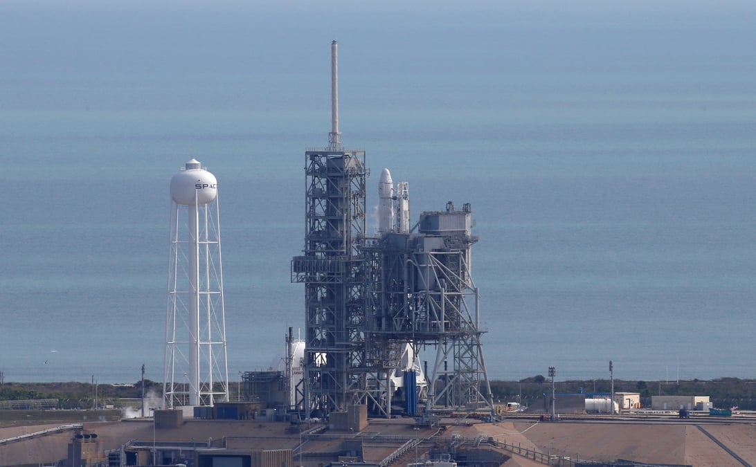 Report a cap canaveral du lancement d'une fusee spacex