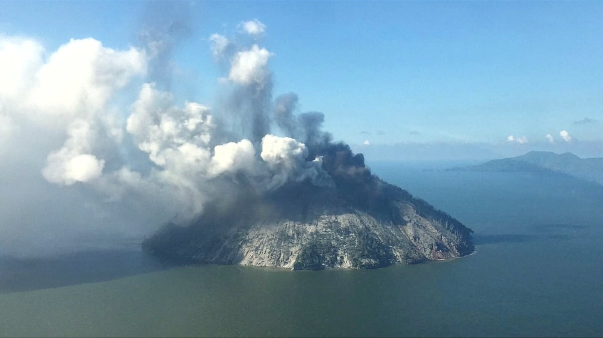 Eruption d'un volcan en papouasie-nouvelle-guinee