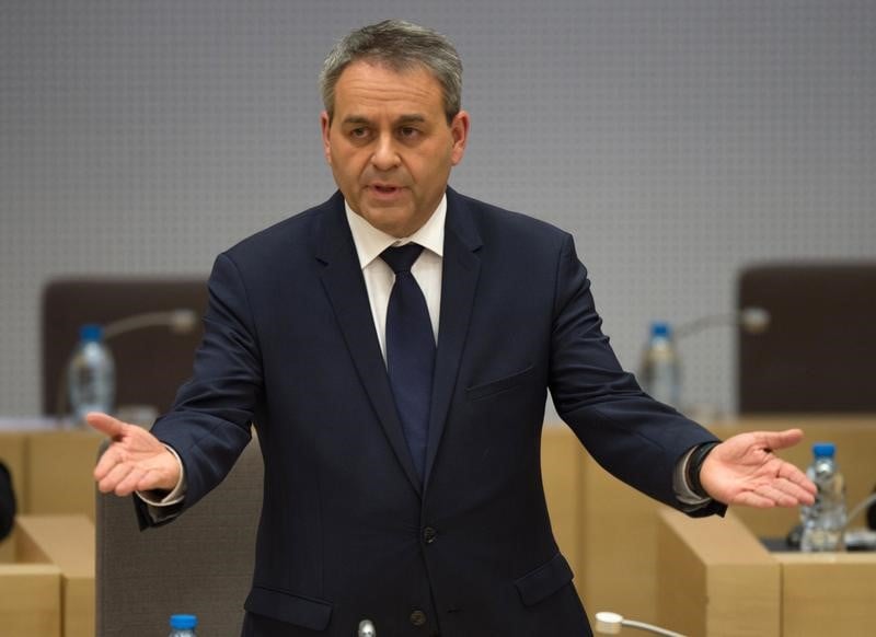 Xavier bertrand fustige les accents "trumpistes" de wauquiez