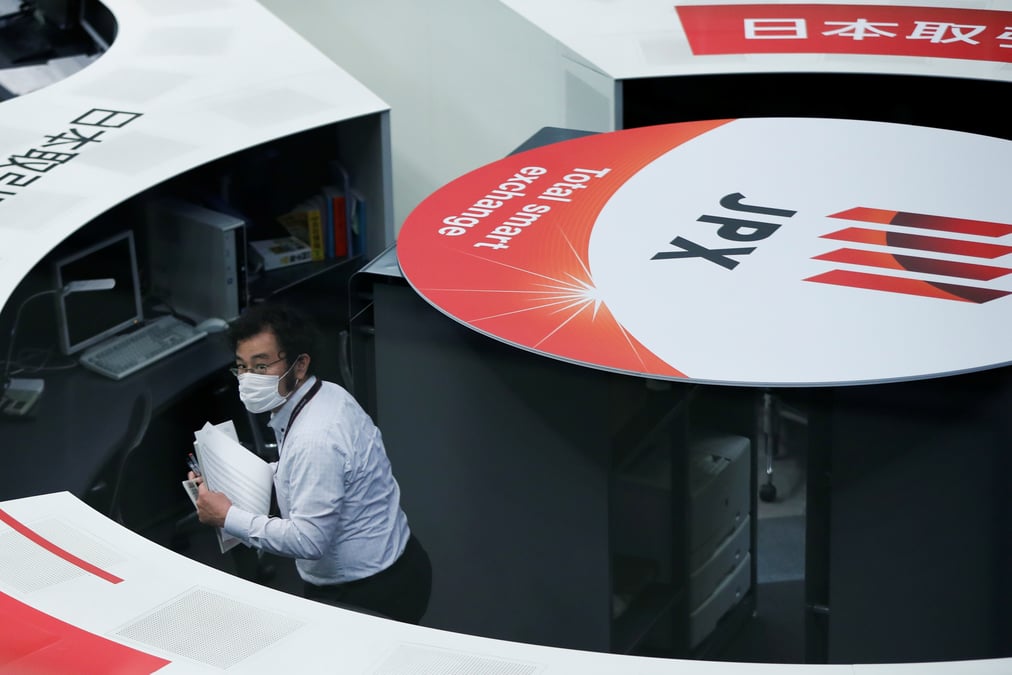 Nikkei finit en hausse