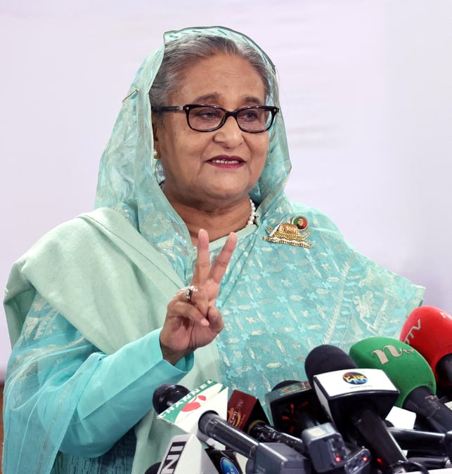 Sheikh hasina, premier ministre du bangladesh, s'adresse a la presse apres avoir vote aux elections a dhaka, au bangladesh