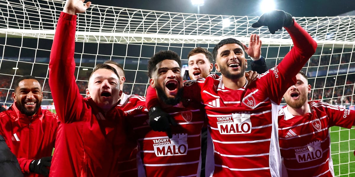 Les joueurs célébrant la victoire contre le PSV Eindhoven, à Guingamp, le 10 décembre.
