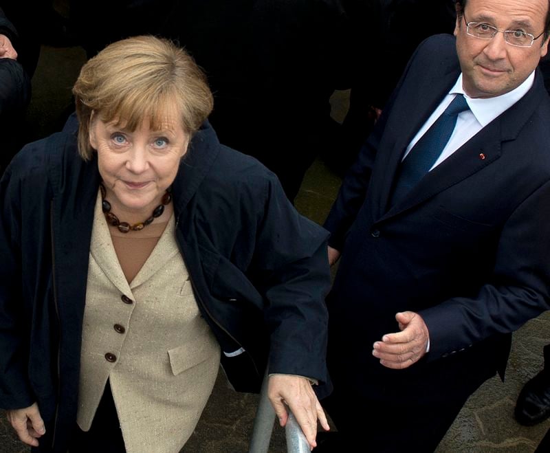 Hollande et Merkel haussent le ton sur l'Ukraine face à Poutine