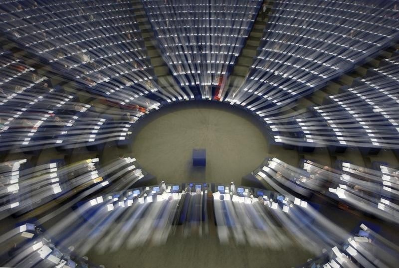 Les eurodéputés rejettent la motion de censure contre la CE