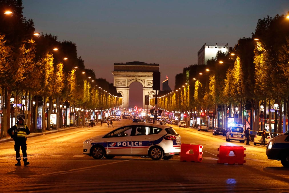 Champs-elysees: l'assaillant vise par une enquete antiterroriste