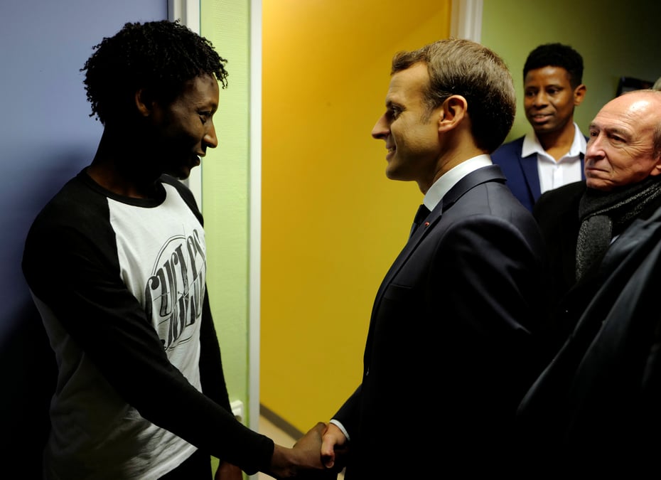 Migrants: macron s'indigne de la comparaison avec des "rafles"