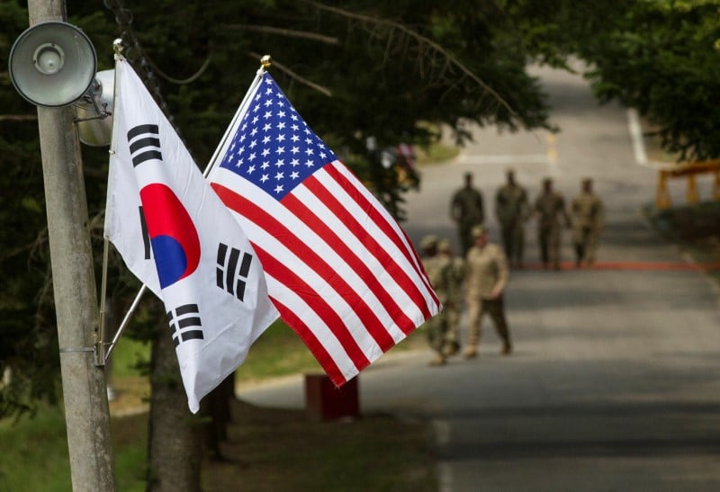 Usa et coree du sud suspendent des manoeuvres prevues en aout