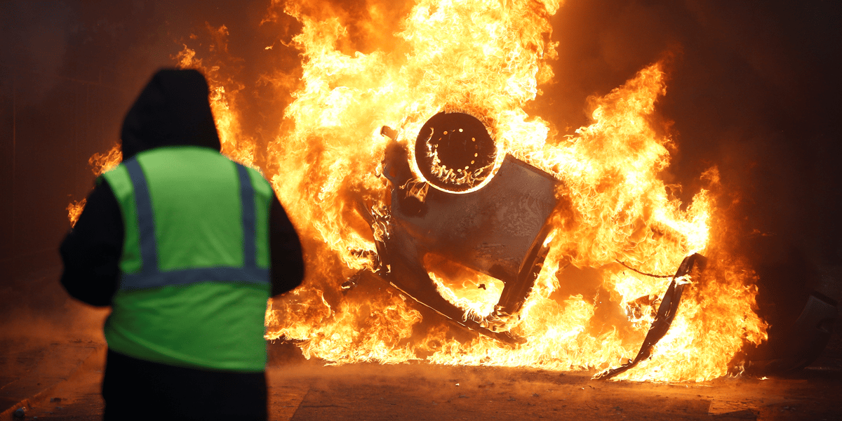 Graves violences a paris lors de la manifestation des "gilets jaunes"