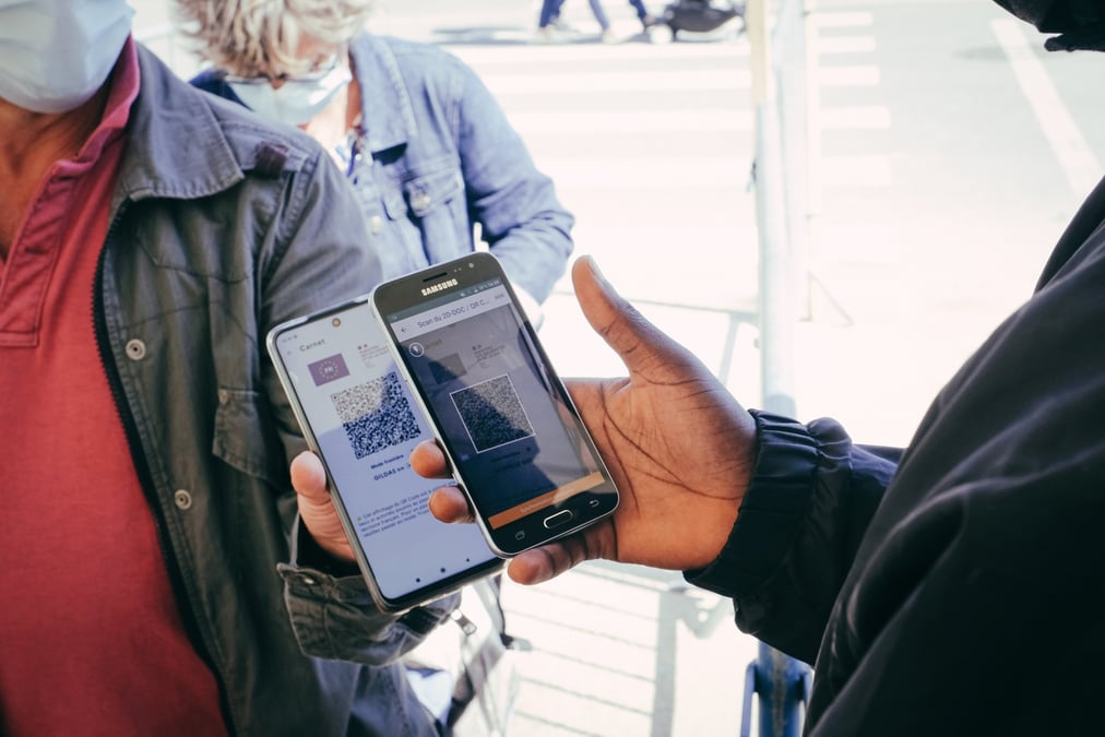 pass sanitaire, QR code, smartphone