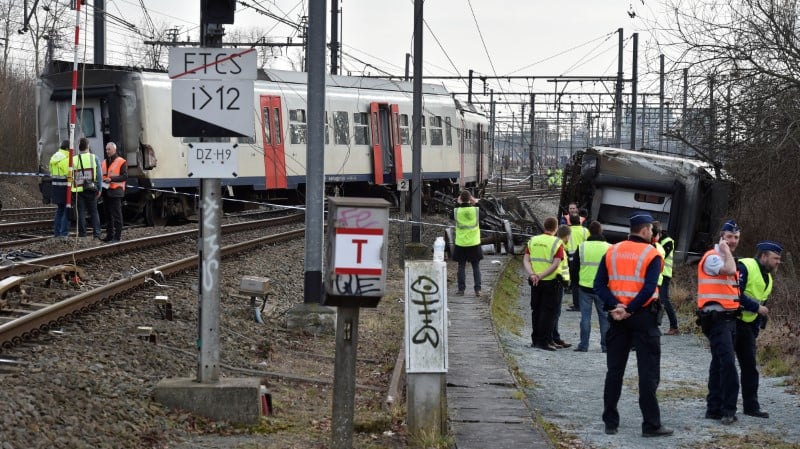 Un train de voyageurs deraille pres de bruxelles, un mort