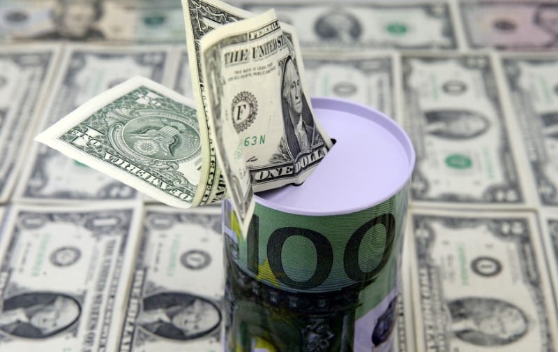 Les millionnaires, toujours plus nombreux et plus riches, selon une etude