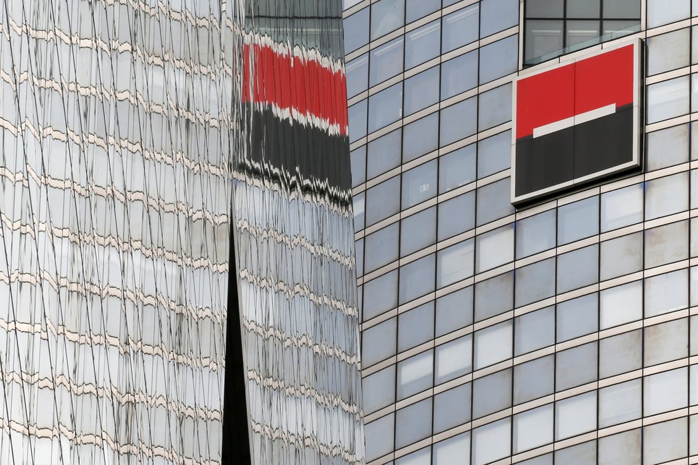 Socgen abaisse aussi ses objectifs a cause des marches et des taux