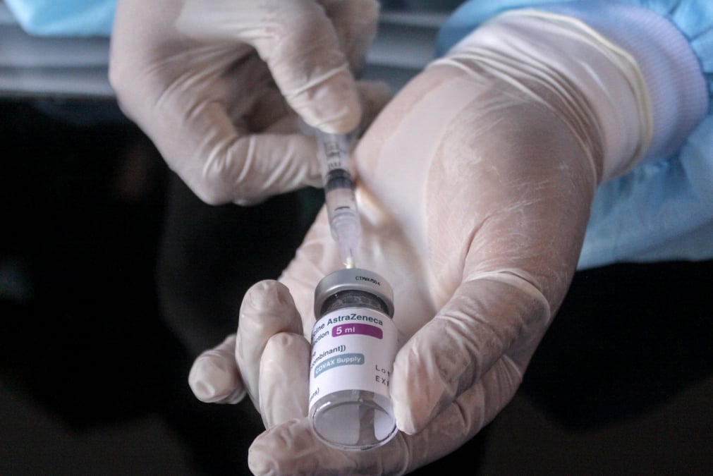Coronavirus: le vaccin d'astrazeneca sur et efficace apres un essai aux usa, au chili et au perou