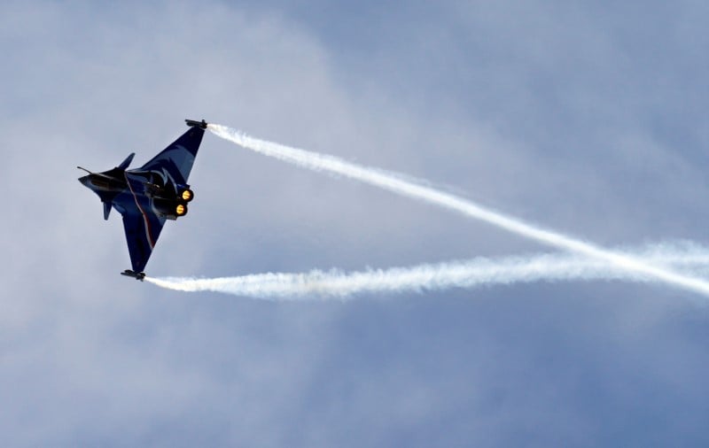 Le qatar achete 12 rafale et 490 blindes, contrat pour le metro