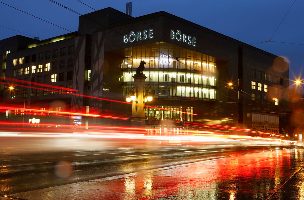 Le passeport europeen des bourses suisses menace, berne prete a repliquer