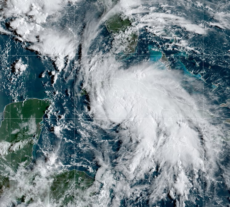 Le sud des etats-unis se prepare a l'arrivee de l'ouragan ida