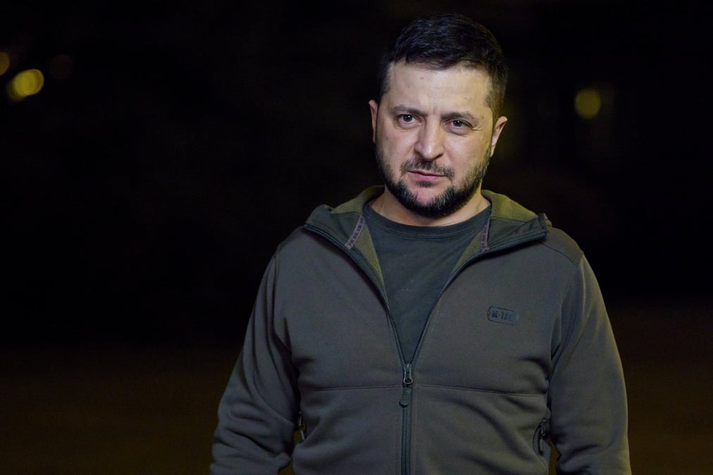 Zelensky accuse la russie d'utiliser des bombes au phosphore