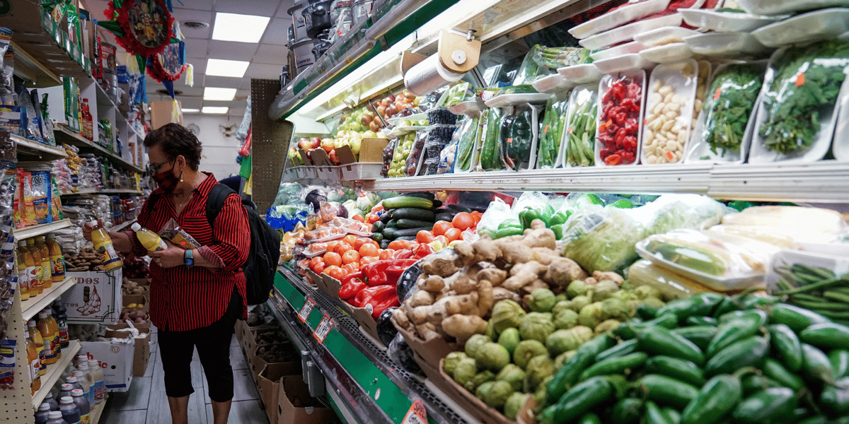 Etats-unis: les depenses de consommation inferieures aux attentes en juillet, l'inflation recule