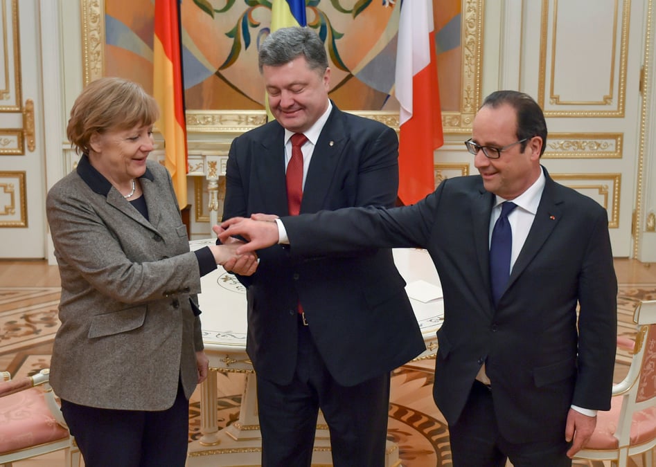 Hollande evoque une des dernieres chances de paix en ukraine