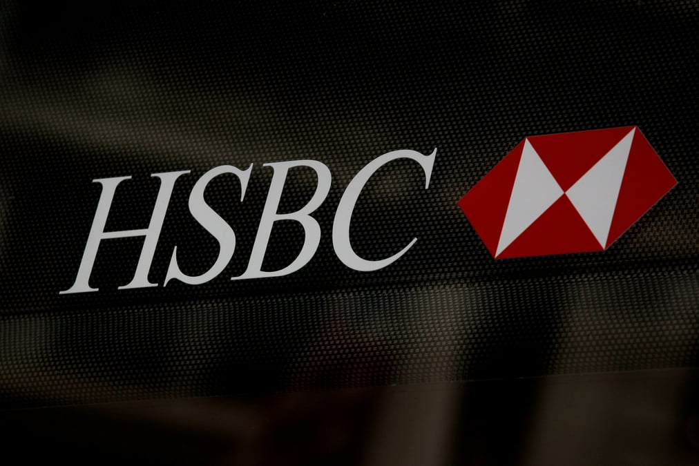 Penalise par les taux bas, hsbc change de modele, la bourse apprecie