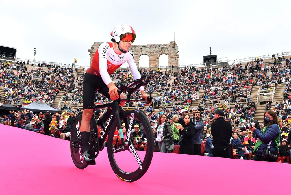 Un troisieme coureur teste positif au covid-19 sur le tour de france, dit une source