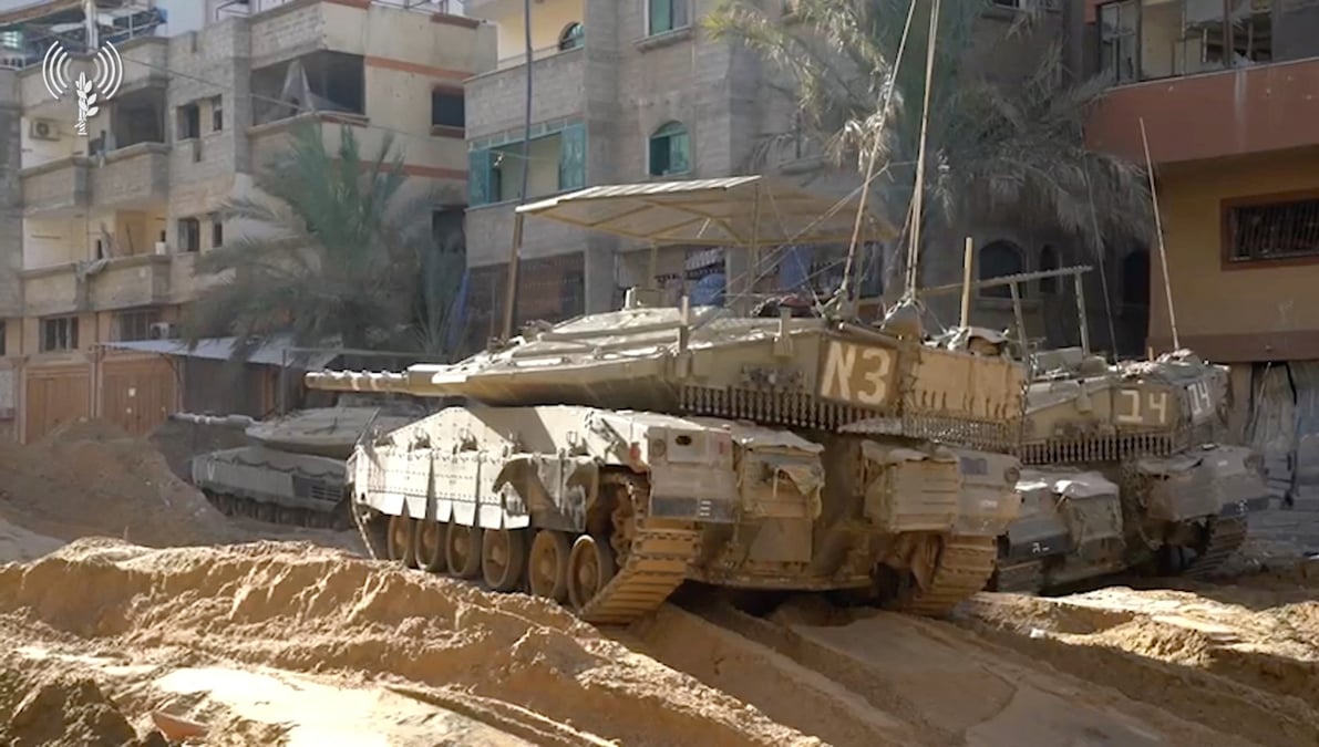 Une vue de vehicules militaires dans la bande de gaza
