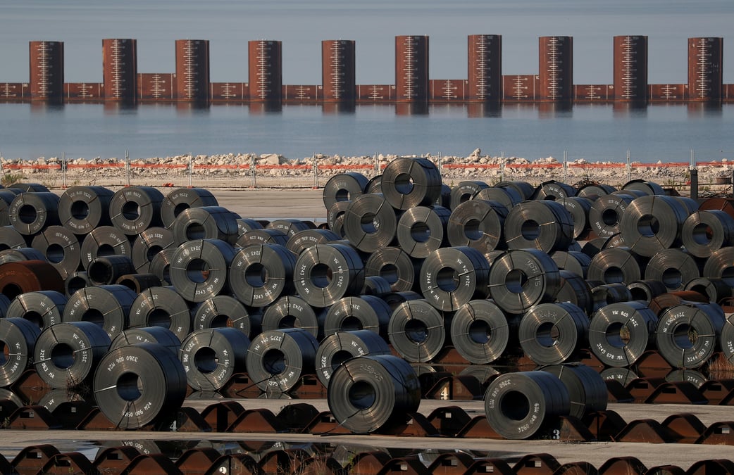 Arcelormittal renonce a l'usine ilva en italie, rome proteste