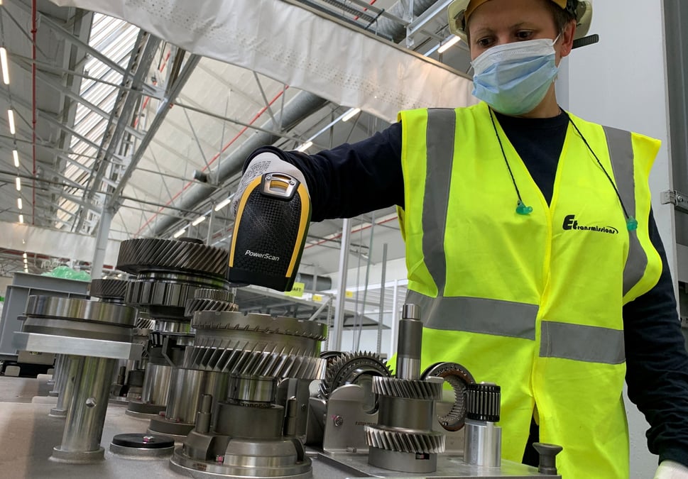 Contraction de l'activite manufacturiere en france, ralentissement dans les services