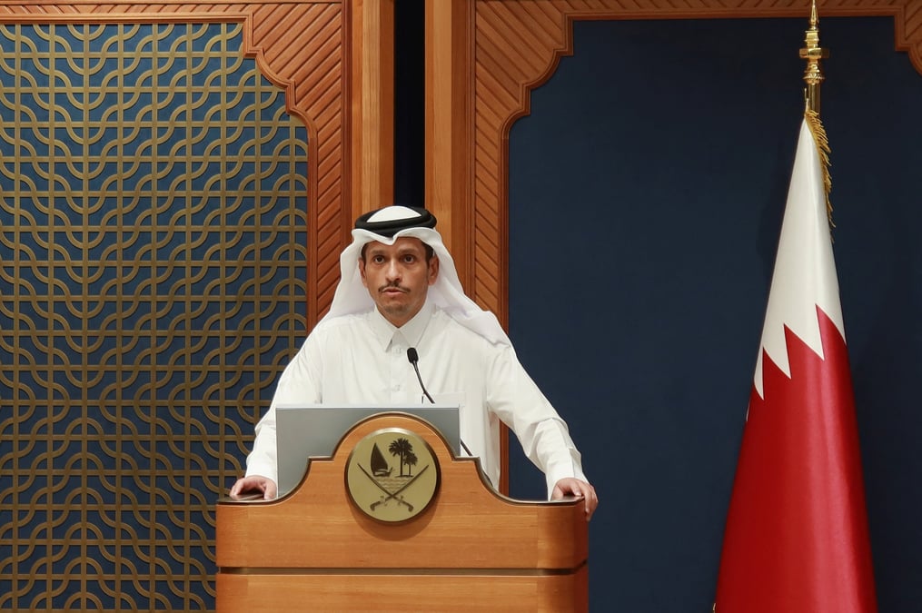 Le premier ministre et ministre des affaires etrangeres du qatar, cheikh mohammed bin abdulrahman al thani, participant a une conference de presse conjointe avec la ministre francaise des affaires etrangeres, catherine colonna