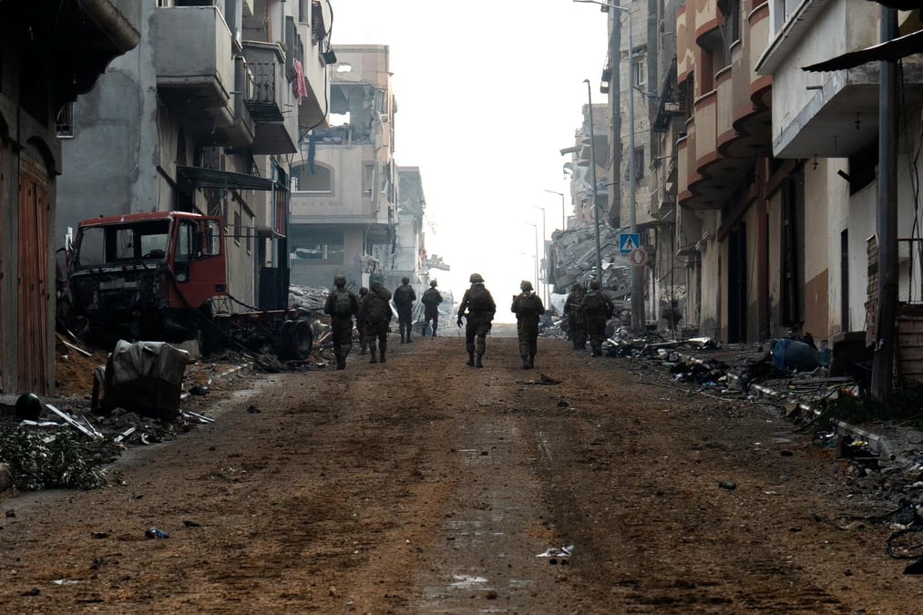 Des soldats israeliens operent dans la bande de gaza
