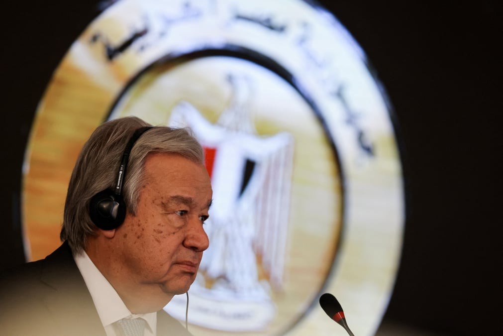 « D'un côté de la frontière (égyptienne, ndlr), on voit des camions humanitaires à perte de vue, de l'autre une catastrophe humanitaire qui empire chaque jour », a constaté Antonio Guterres.