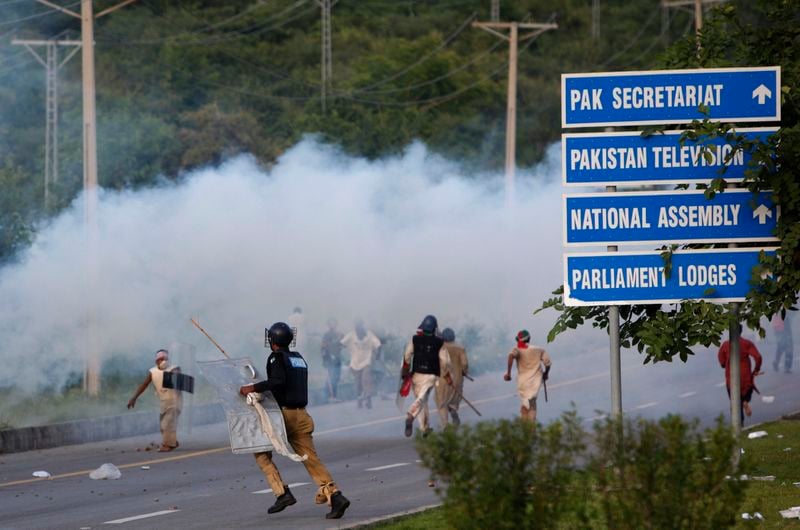 Nouveaux heurts entre manifestants et policiers à Islamabad