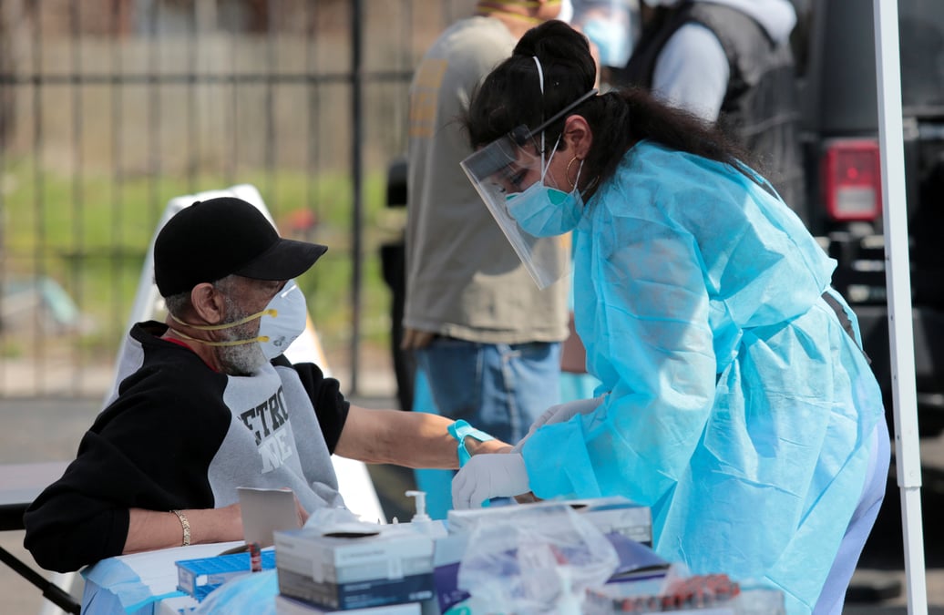 Le coronavirus a fait plus de 60.000 morts aux etats-unis