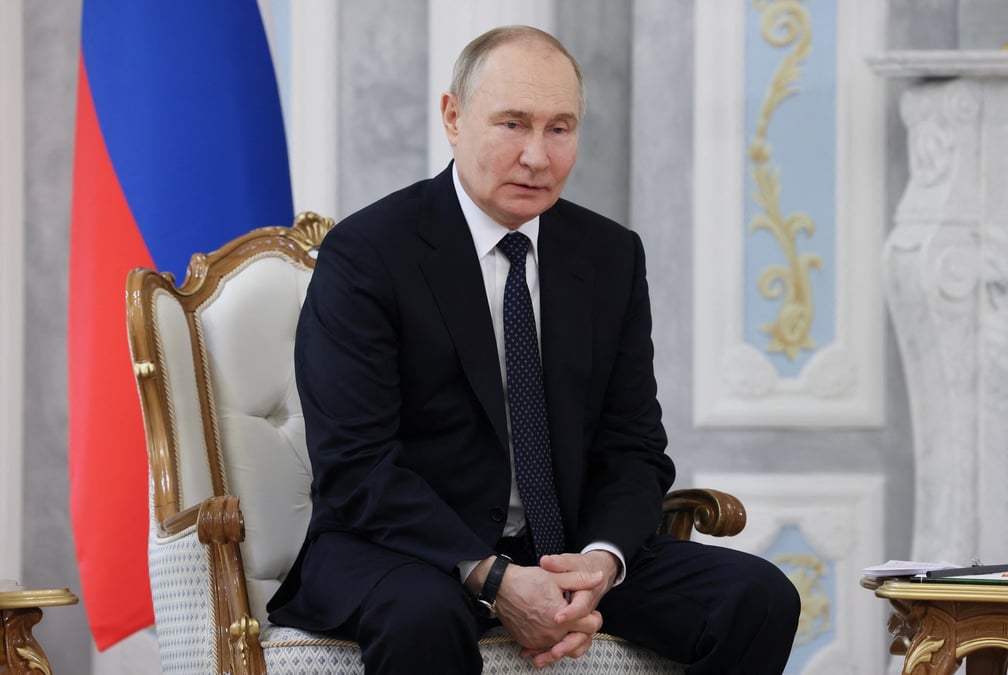 Le president russe vladimir poutine lors d'une reunion avec son homologue bielorusse alexandre loukachenko a minsk