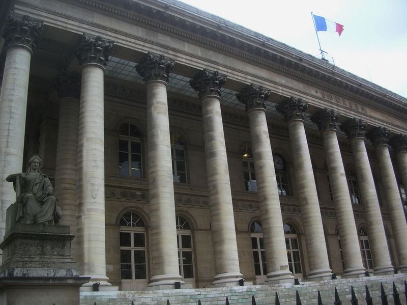 Les bourses europeennes hesitent a la mi-seance