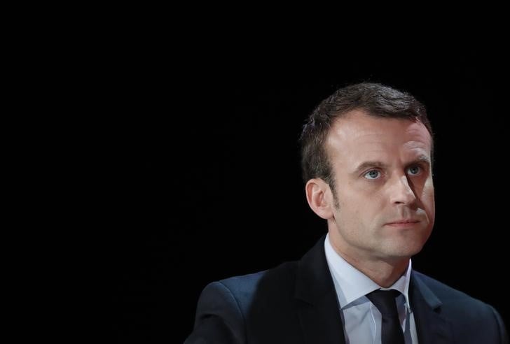 Macron tend la main a bayrou