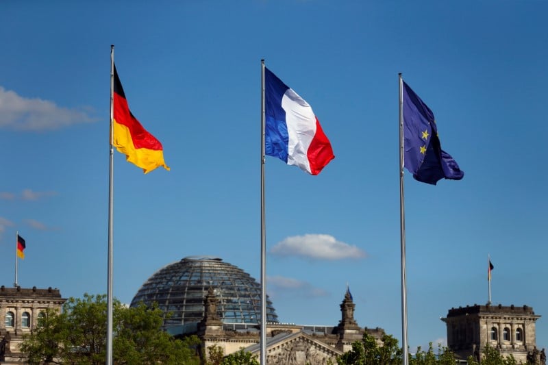 Mise en place d'un pacte de defense europeen