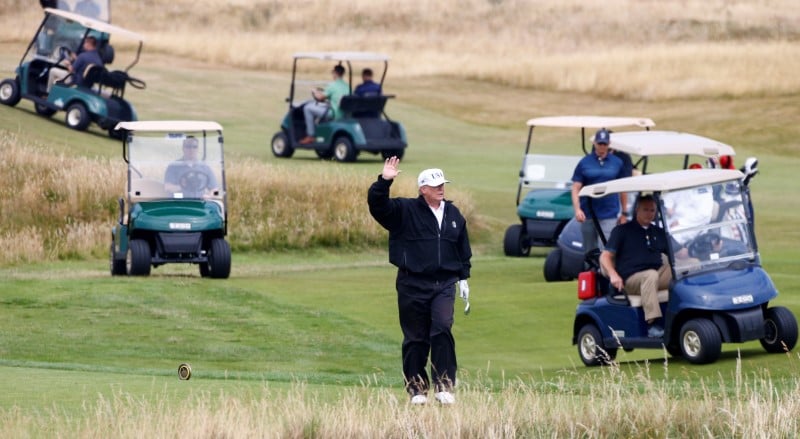 Les usa ont verse 77.000 dollars au club de golf de trump avant sa visite