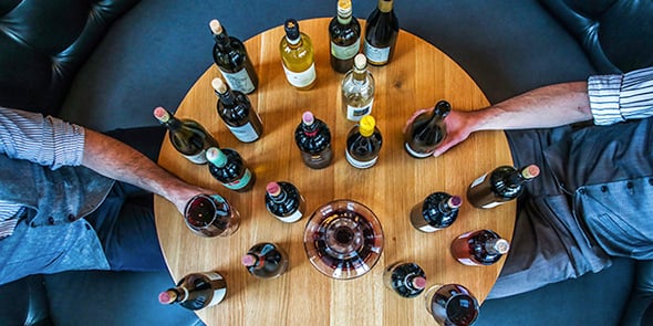 Parmi les activités proposées sur la maketplace Leonaa.fr, on trouve par exemple des ateliers de dégustation avec un vigneron ou un oenologue.