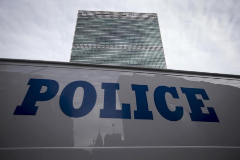 Aux usa, un individu tente de renverser des policiers a capitol hill