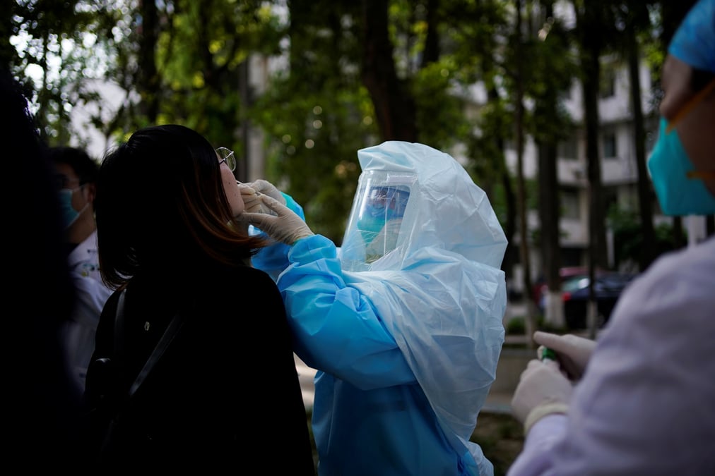 Coronavirus: la chine impose des tests a des travailleurs quittant wuhan