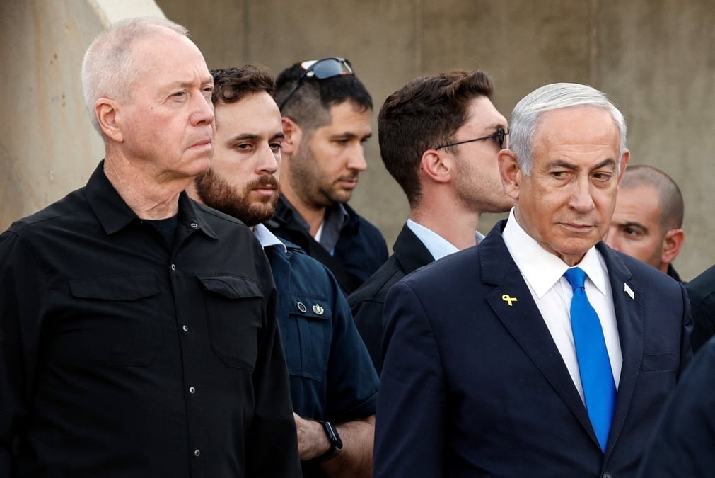 Le premier ministre israelien, benjamin netanyahu aux cotes de l'ancien ministre de la defense, yoav gallant