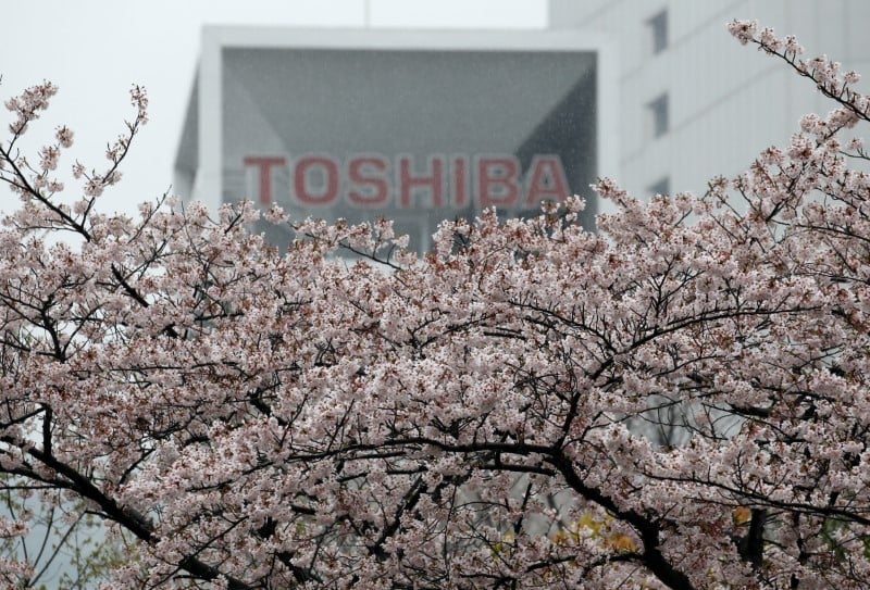 Toshiba privilegie de nouveau bain pour ses puces