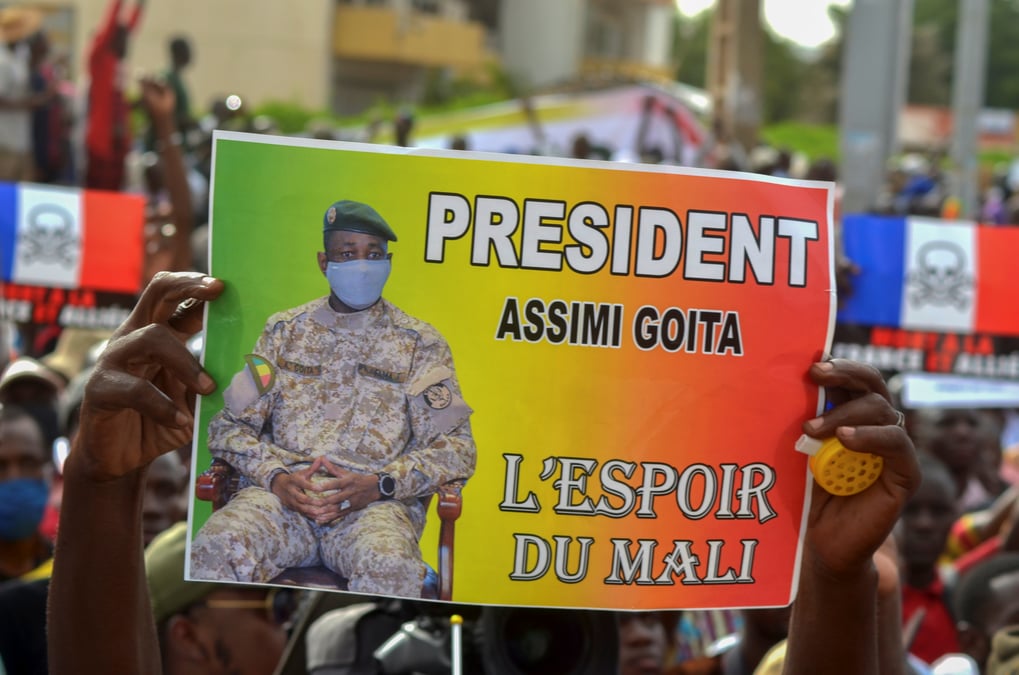 Mali: le colonel goita prete serment comme president de transition